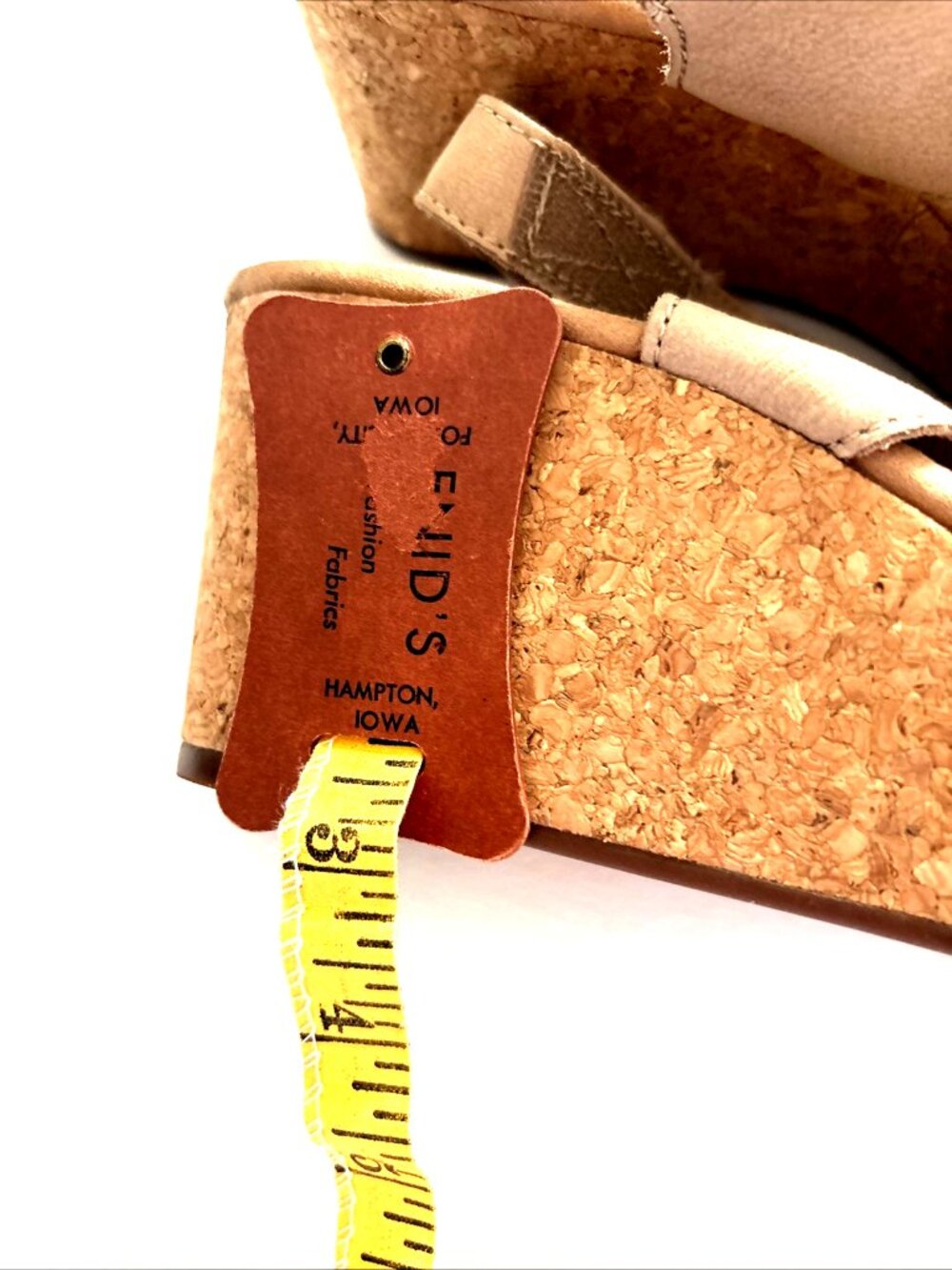Clarks women's wedge sandals Size 8 1/2 Medium light brown - Picture 3 of 4
